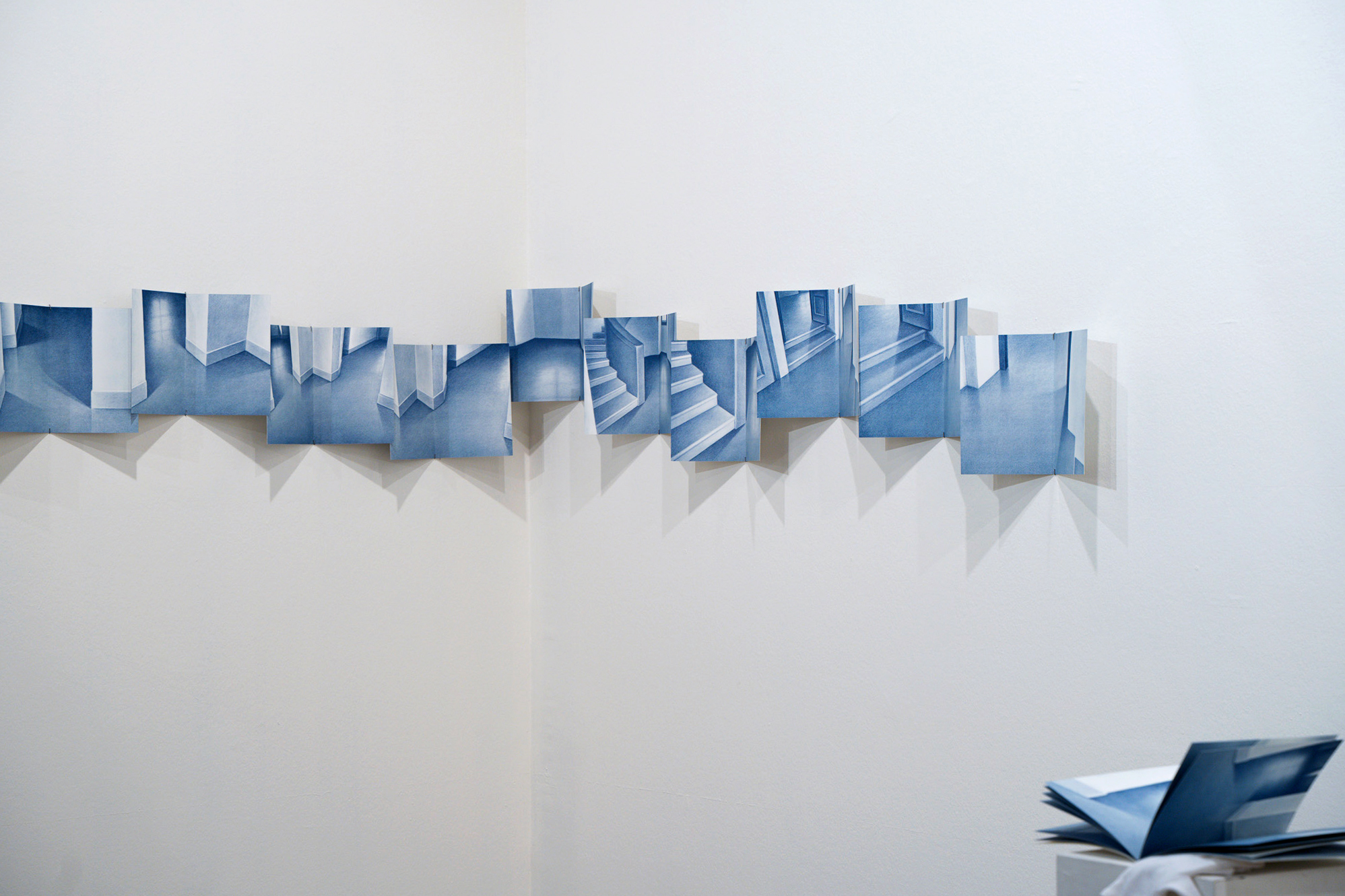 Pliegos del libro "Passage". Risografía. 26x33cm. Exposición "El Múltiple que ocupa el espacio" Pontevedra 2024